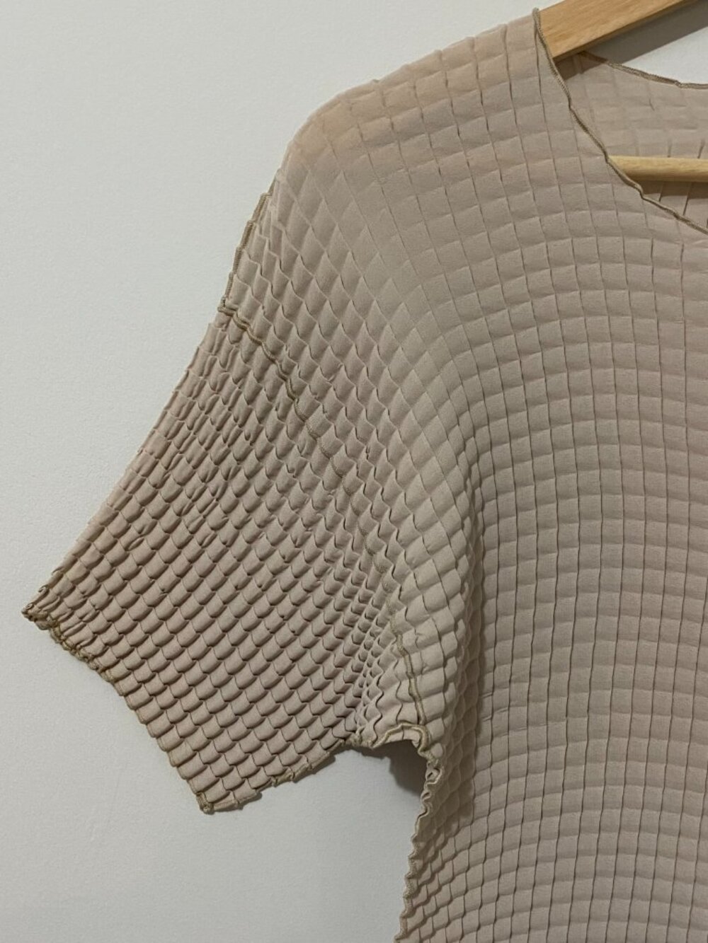 Vintage 1980s Waffle Textured Ruched Taupe T-Shirt Top Stretch Minimalist Career - Picture 7 of 9